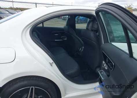 2023 Mercedes-Benz C 300 4Matic z USA, uszkodzony, nr VIN W1KAF4HB9PR154265